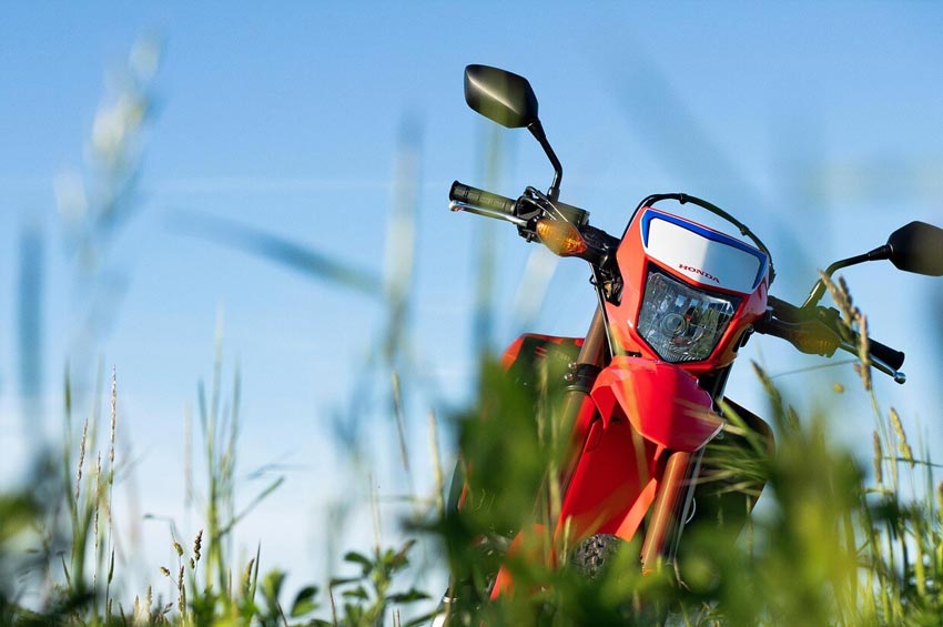 Specchietti moto omologati: sicurezza, stile e qualità Rizoma